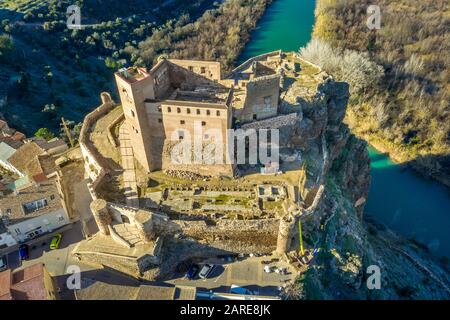 Grundriss der mittelalterlichen, teilweise restaurierten Burg Cofrentes über dem Fluss Cabriel in Spanien Stockfoto
