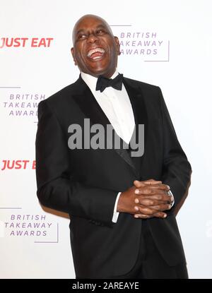 London, Großbritannien. Januar 2020. Ainsley Harriott nimmt an den British Takeaway Awards im Savoy Hotel, The Strand in London, mit. Credit: Sopa Images Limited/Alamy Live News Stockfoto