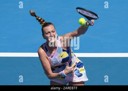 Melbourne, Australien. Januar 2020. Seed ASHLEIGH BARTY (aus) im Einsatz gegen die 7. Seed PETRA KVITOVA (CZE) in der Rod Laver Arena in einem Dameneinzel Viertelfinale am 9. Tag der Australian Open 2020 in Melbourne, Australien. Sydney Low/Cal Sport Media. Barty gewann 76 62. Kredit: CSM/Alamy Live News Stockfoto