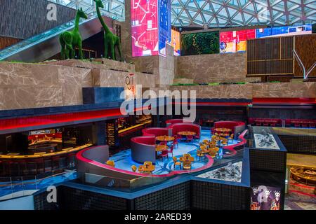 Macau - 01. JANUAR: Das Innere des MGM Cotai Hotels und Kasinos in Macau am 01. Januar 2020. Das 2018 eröffnete Hotel verfügt über 1.390 Zimmer und Suiten. Stockfoto