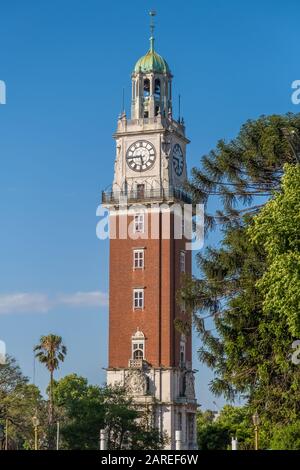 Torre Monumental, (früher Tower of the English), ein Uhrturm im Retiro-Viertel von Buenos Aires, Argentinien. Stockfoto