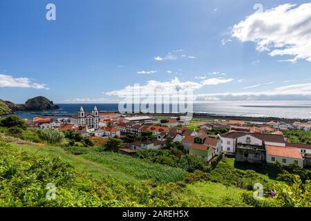 Das schöne Dorf Lajes do Pico auf der Pico Insel auf den Azoren, Portugal. Stockfoto