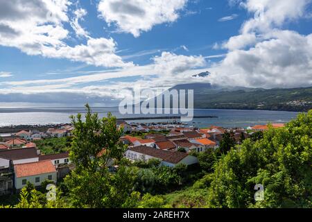 Blick auf den Sommer von Lajes do Pico auf der Pico Insel auf den Azoren, Portugal. Stockfoto