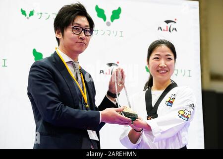 Tokio, Japan. Januar 2020. (L-R) Yasuyuki Yokogawa, Shoko Ota (JPN), 26. Januar 2020 - Para Taekwondo: Siegerehrung in der Nippon Foundation Para Arena während Des Para Taekwondo Sunmarie Cup Tokyo Paralympic Games Nationalmannschafts-Finalauswahl in Tokio, Japan. Credit: SportsPressJP/AFLO/Alamy Live News Stockfoto