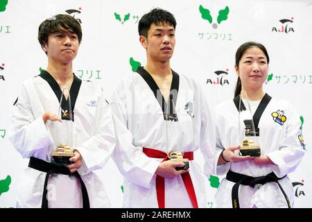 Tokio, Japan. Januar 2020. (L-R) Mitsuya Tanaka (JPN), Shunsuke Kudo (JPN), Shoko Ota (JPN), 26. Januar 2020 - Para Taekwondo: Siegerehrung in der Nippon Foundation Para Arena während Des Para Taekwondo Sunmarie Cup Tokyo Paralympic Games Nationalteam Endauswahl in Tokio, Japan. Credit: SportsPressJP/AFLO/Alamy Live News Stockfoto