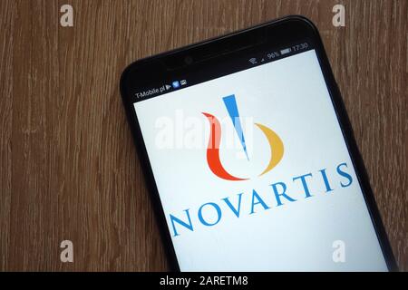 Novartis Logo auf einem modernen Smartphone Stockfoto