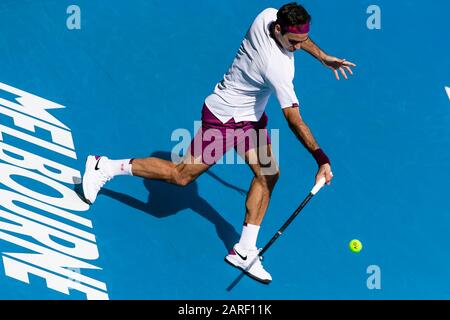 Melbourne, Australien. Januar 2020. Tennis: Grand Slam, Australian Open. Herren, Einzel, Sechzehner-Runde, Sandgren (USA) - Federer (Schweiz). Roger Federer ist im Einsatz. Credit: Frank Molter / dpa / Alamy Live News Stockfoto