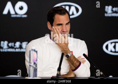 Melbourne, Australien. Januar 2020. Roger Federer von der Schweizer Medienkonferenz, nachdem er Tennys Sandgren von USA im Viertelfinalspiel bei den ATP Australian Open 2020 in Melbourne Park, Melbourne, Australien am 28. Januar 2020 in fünf Sätzen besiegt hatte. Foto von Peter Dovgan. Kredit: UK Sports Pics Ltd/Alamy Live News Stockfoto