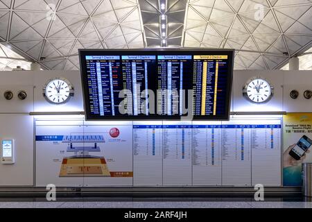 Lantau, Hongkong - 18. September 2019: Informationstafel Zum Abflug Von Flugzeugen am Internationalen Flughafen Hongkong Stockfoto