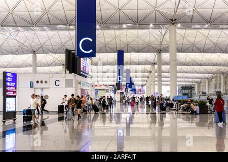 Lantau, Hongkong - 18. September 2019: Informationstafel Zum Abflug Von Flugzeugen am Internationalen Flughafen Hongkong Stockfoto