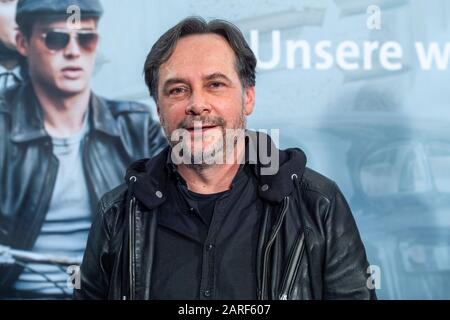 Elmar FISCHER (Regisseur), Halblanges Porträt, Fotocall des Fernsehfilms in drei Teilen "Unsere wunderbaren Jahre", ARD, am 27. Januar 2020 in Hamburg/Deutschland. â Nutzung weltweit Stockfoto