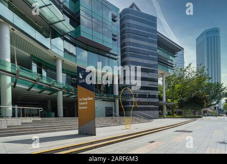 Singapur. Januar 2020. Die Außenansicht des Lee Kong Chian School of Business Building. Stockfoto