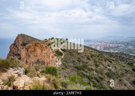 Die Skyline von Benidorm ist von der Bergkuppe der Sierra helada aus zu sehen Stockfoto