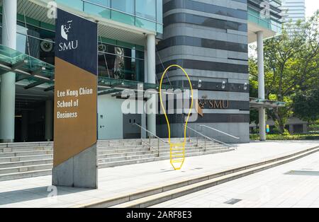 Singapur. Januar 2020. Die Außenansicht des Lee Kong Chian School of Business Building. Stockfoto