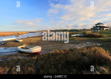 Blick über die Morston Salt Marshes von Morston Quay, North Norfolk, England, Großbritannien Stockfoto