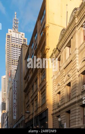 Flinders Lane, Melbourne, am späten Nachmittag Sonnenschein im Frühling Stockfoto