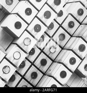 Tokio, JAPAN - 22. JUNI 2016: Der kultige Nakagin Capsule Tower in Shimbashi, Tokio. 1972 erbaut von Kisho Kurosawa und einem seltenen überlieferten Prüfling Stockfoto