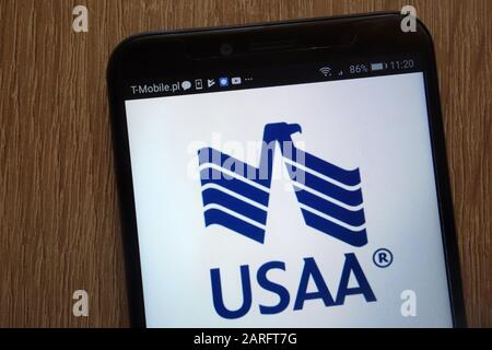 Das USAA-Logo (United Services Automobile Association) wird auf einem modernen Smartphone angezeigt Stockfoto