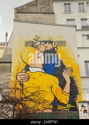 STRASSENKUNST: TINTIN UND HADDOCK KÜSSEN SICH AN EINER PARISER MAUER Stockfoto