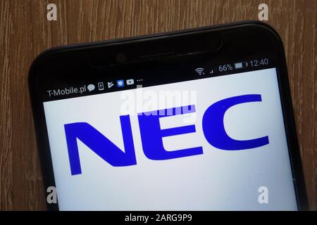 Das Logo der NEC Corporation wird auf einem modernen Smartphone angezeigt Stockfoto