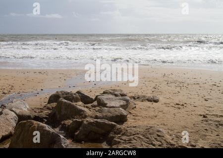 Am Strand von Boscombe, in der Nähe von Bournemouth, Dorset an der Südküste Großbritanniens. Stockfoto