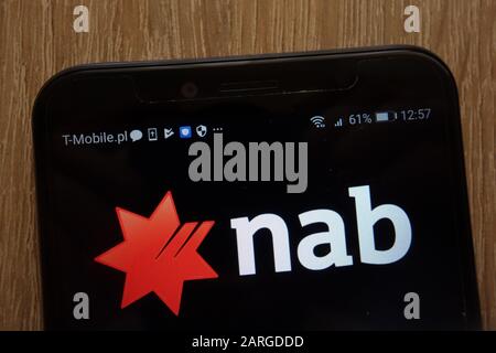 Das Logo der National Australia Bank wird auf einem modernen Smartphone angezeigt Stockfoto