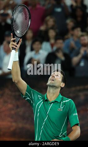 Melbourne, Australien. Januar 2020. Novak Djokovic aus Serbien feiert nach dem Viertelfinalspiel im Herreneinzel gegen Milos Raonic aus Kanada bei der Tennismeisterschaft der Australian Open in Melbourne, Australien am 28. Januar 2020. Kredit: Bai Xuefei/Xinhua/Alamy Live News Stockfoto