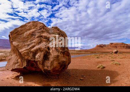 Nahaufnahme eines Großen Boulders Im Erholungsgebiet Desert Near Lees Ferry in Northern. Arizona. Stockfoto