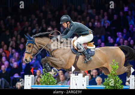 Amsterdam, NIEDERLANDE - 26. JANUAR: Harrie Smolders aus den Niederlanden reitend Monaco auf dem Longines FEI Worldcup präsentiert von RAI Amsterdam - Springen Amsterdam am 26. Januar 2020 in Amsterdam. (Foto von Thomas Reiner/ESPA-Images) Stockfoto