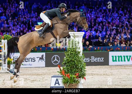 Amsterdam, NIEDERLANDE - 26. JANUAR: Harrie Smolders aus den Niederlanden reitend Monaco auf dem Longines FEI Worldcup präsentiert von RAI Amsterdam - Springen Amsterdam am 26. Januar 2020 in Amsterdam. (Foto von Thomas Reiner/ESPA-Images) Stockfoto