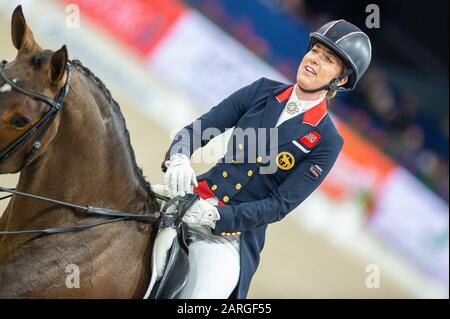 Amsterdam, NIEDERLANDE - 25. JANUAR: Charlotte Dujardin von Great Britan Reiten Mount St John Freestyle beim Grand Prix Freestyle präsentiert von VrienLoerij - Springen Amsterdam am 25. Januar 2020 in Amsterdam. (Foto von Thomas Reiner/ESPA-Images) Stockfoto