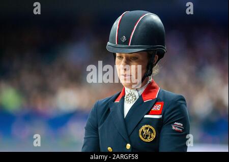 Amsterdam, NIEDERLANDE - 25. JANUAR: Charlotte Dujardin von Great Britan Reiten Mount St John Freestyle beim Grand Prix Freestyle präsentiert von VrienLoerij - Springen Amsterdam am 25. Januar 2020 in Amsterdam. (Foto von Thomas Reiner/ESPA-Images) Stockfoto