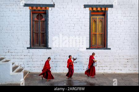 Männer üben Tai Chi im Green Lake Park, Kunming, Yunnan, China, Asien Stockfoto