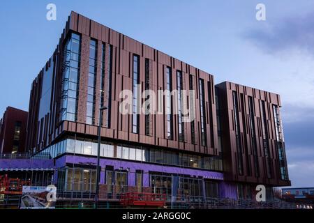 Sonnenaufgang über dem neuen Nottingham College City Hub auf der Südseite von Nottingham City, Nottinghamshire England UK Stockfoto