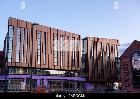 Sonnenaufgang über dem neuen Nottingham College City Hub auf der Südseite von Nottingham City, Nottinghamshire England UK Stockfoto