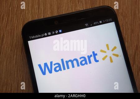 Das Walmart-Logo wird auf einem modernen Smartphone angezeigt Stockfoto