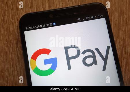 Das Google-Pay-Logo wird auf einem modernen Smartphone angezeigt Stockfoto