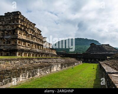 Pyramide der Nischen, präkolumbische archäologische Stätte von El Tajin, UNESCO-Weltkulturerbe, Veracruz, Mexiko, Nordamerika Stockfoto