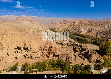 Luftaufnahme mit der Drohne des Standorts der großen Buddhas in Bamyan (Bamiyan), 2019 eingenommen, nach der Zerstörung, Afghanistan, Asien Stockfoto