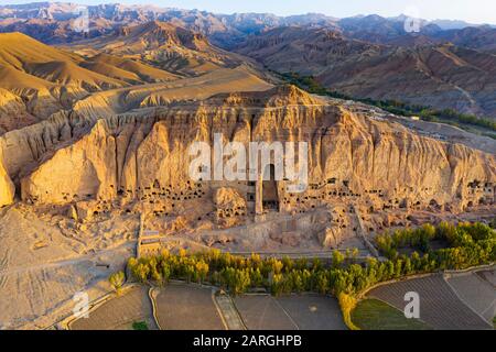 Luftaufnahme mit der Drohne des Standorts der großen Buddhas in Bamyan (Bamiyan), 2019 eingenommen, nach der Zerstörung, Afghanistan, Asien Stockfoto