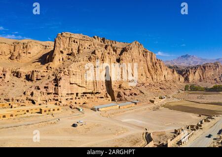 Luftaufnahme mit der Drohne des Standorts der großen Buddhas in Bamyan (Bamiyan), 2019 eingenommen, nach der Zerstörung, Afghanistan, Asien Stockfoto