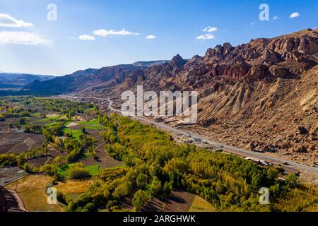 Luftbild von der Drohne Shahr-e Zuhak. Die rote Stadt Bamyan, Afghanistan, Asien Stockfoto