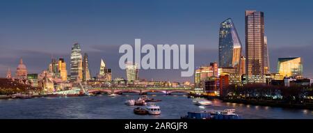 City of London, Square Mile, Panoramashows abgeschlossen 22 Bishopsgate Tower, London, England, Großbritannien, Europa Stockfoto