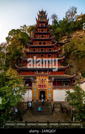 Blick auf die Shi Baozhai-Pagode am Jangtsekiang bei Wanzhou, Chongqing, Volksrepublik China, Asien Stockfoto