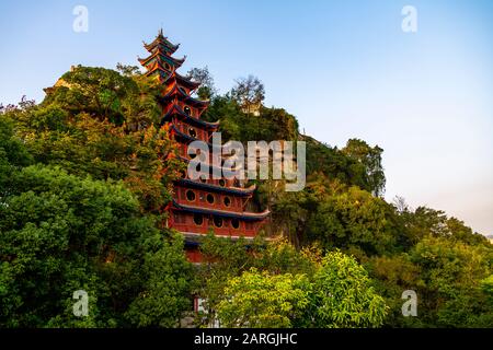 Blick auf die Shi Baozhai-Pagode am Jangtsekiang bei Wanzhou, Chongqing, Volksrepublik China, Asien Stockfoto