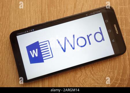 Das Microsoft Word-Logo wird auf einem modernen Huawei Smartphone angezeigt Stockfoto