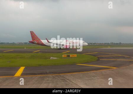 Batik Air PK-LAT Airbus A320-214 (WL) am Soekarno-Hatta International Airport, Jakarta Stockfoto