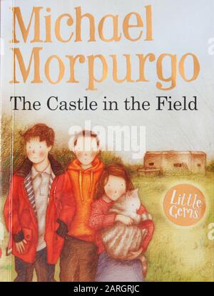 Das Buch "The Castle in the Field" von Michael Morpurgo
