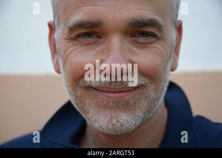 Ein Porträt eines Mannes in seinen Vierzigern Stockfoto