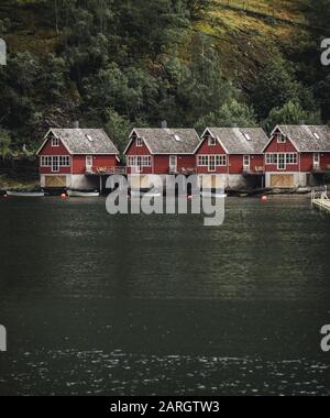 Eine Gruppe kleiner norwegischer Gebäude Stockfoto